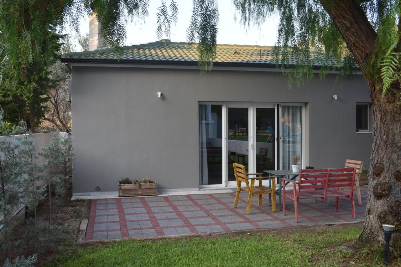 Pool Guesthouse Corinth Buitenkant foto