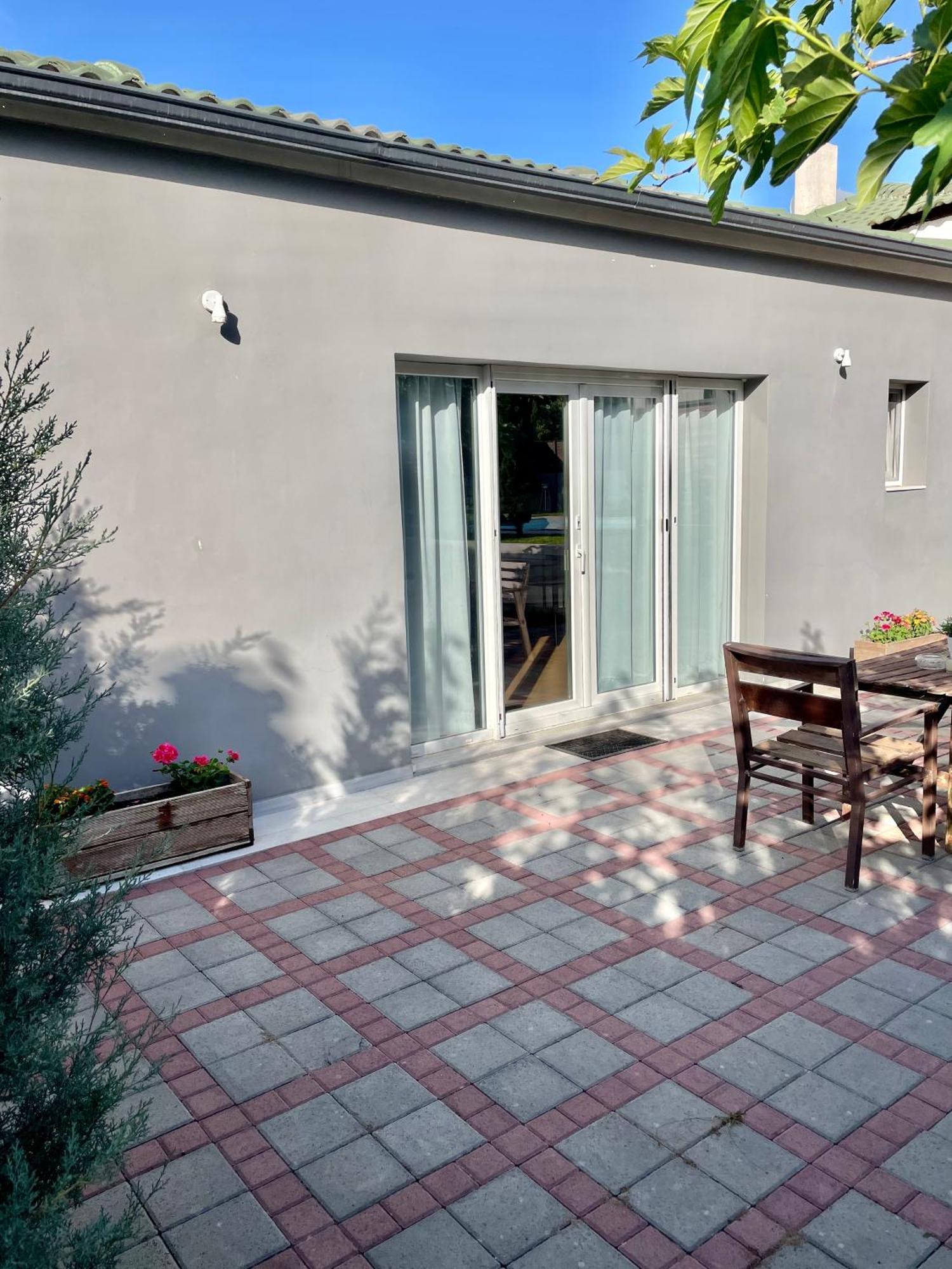 Pool Guesthouse Corinth Buitenkant foto