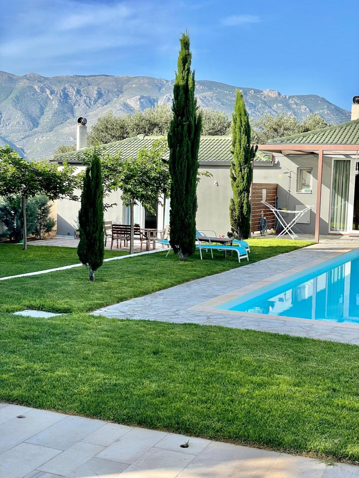 Pool Guesthouse Corinth Buitenkant foto