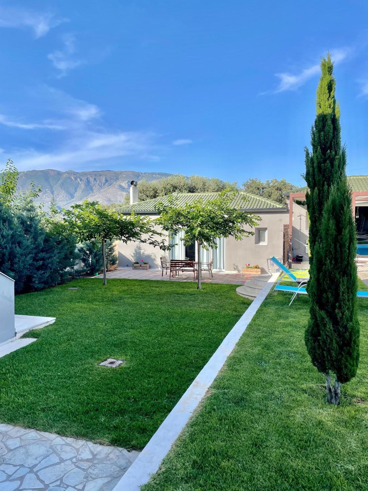 Pool Guesthouse Corinth Buitenkant foto