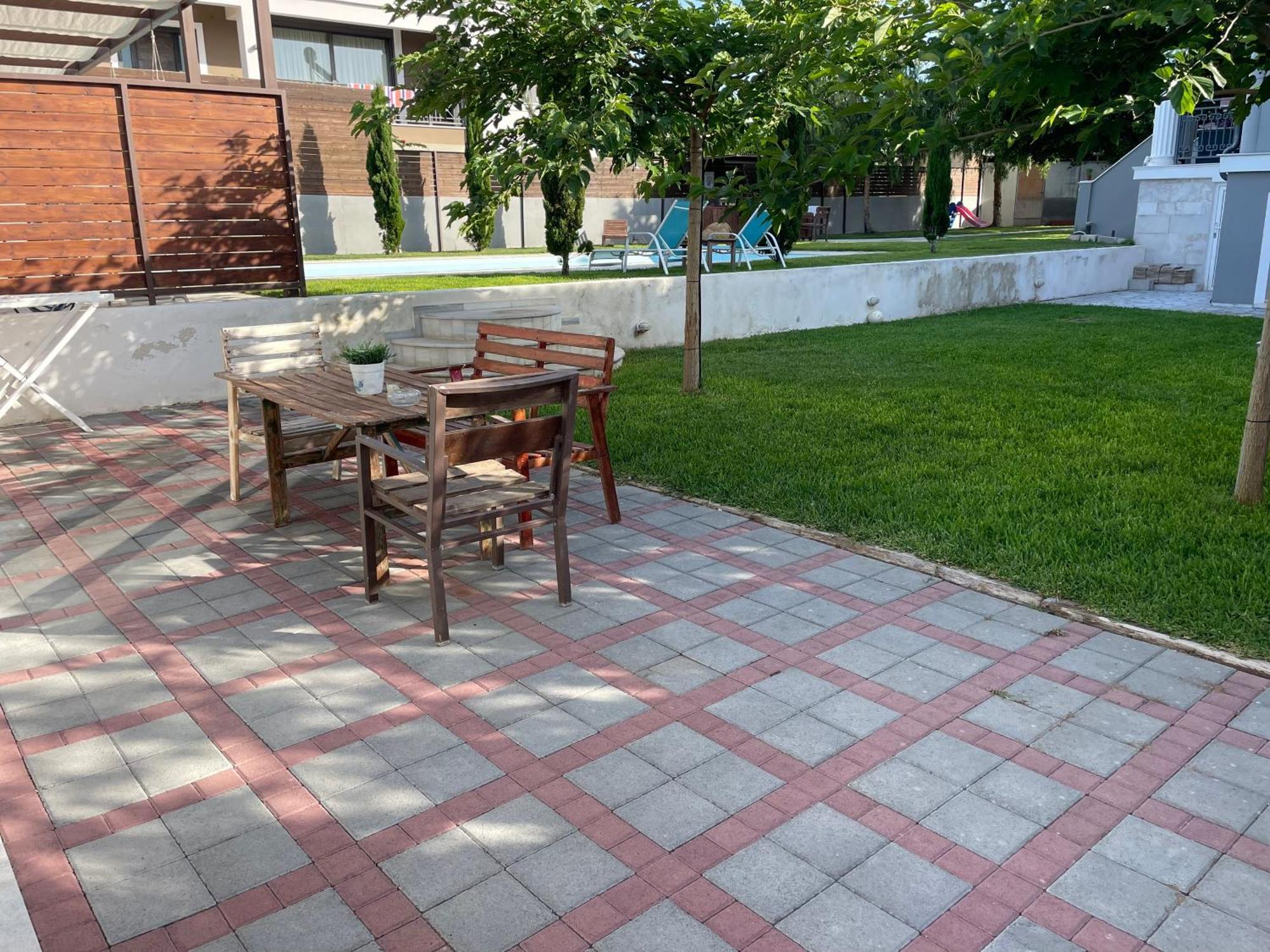 Pool Guesthouse Corinth Buitenkant foto
